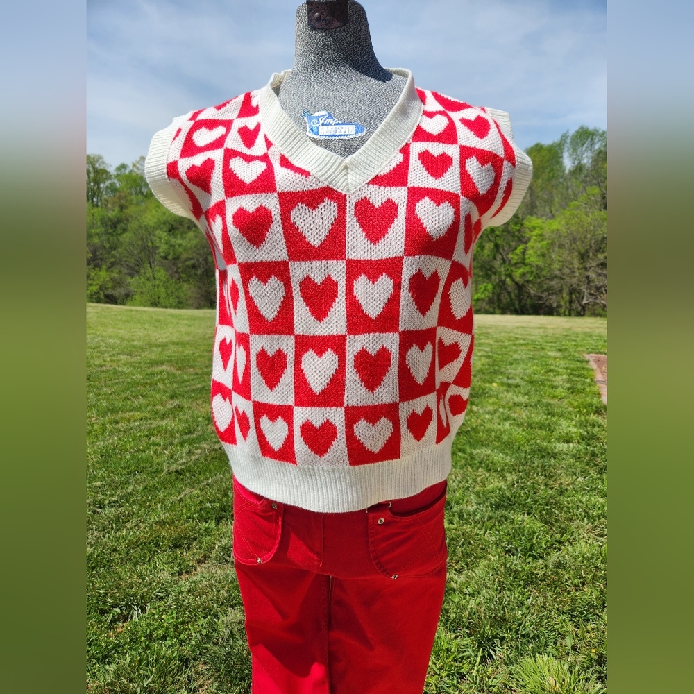 KNITTED HEART PATTERN TOP SIZE MEDIUM.